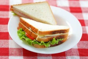自制三明治，做法簡單的營養(yǎng)早餐，早上你想來一份嗎