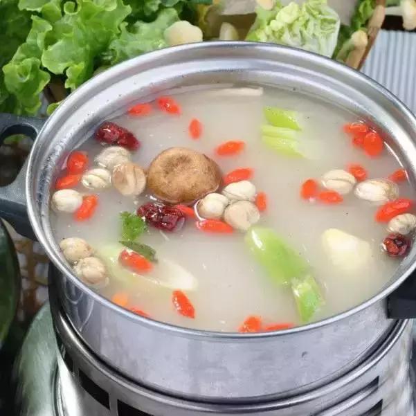 秋天到了，學(xué)學(xué)這5款火鍋湯底的做法吧！