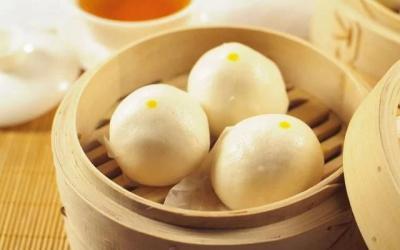 還在用清水蒸饅頭嗎？發(fā)面加“此物”，蒸出來(lái)的饅頭又香又軟！