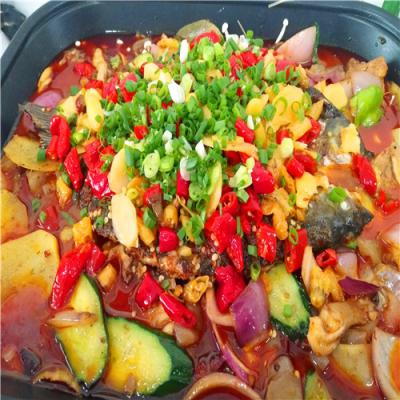 成都短期烤魚技術(shù)培訓(xùn)學(xué)校哪里好？師傅在旁邊輔導(dǎo)