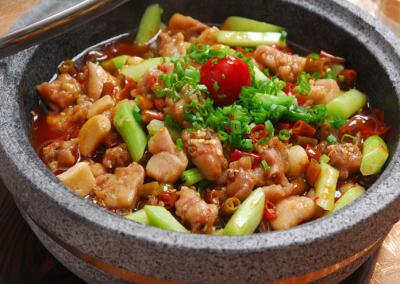 火鍋兔技能訓(xùn)練哪里好？底料炒制和湯料調(diào)制