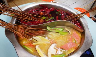 哪里可以學(xué)串串香技術(shù)培訓(xùn)？重視實(shí)踐整套操作步驟