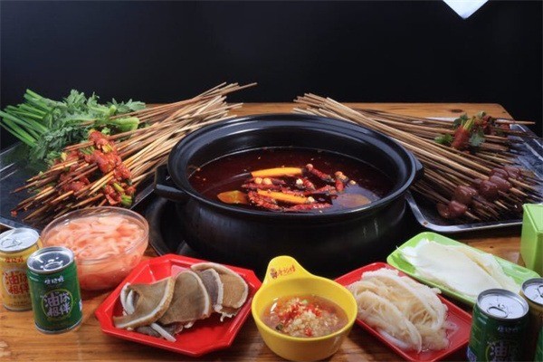 四川成都串串香培訓(xùn)班哪家好？串串香底料技術(shù)培訓(xùn)哪家好？